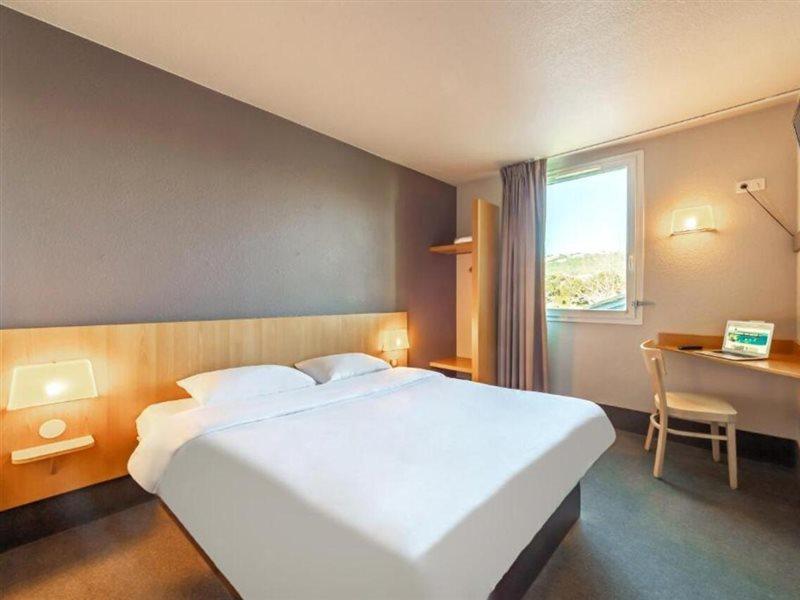 B&B Hotel Toulon Ольюль Екстер'єр фото