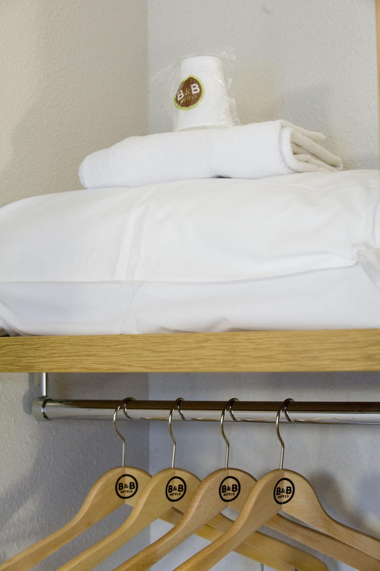 B&B Hotel Toulon Ольюль Екстер'єр фото