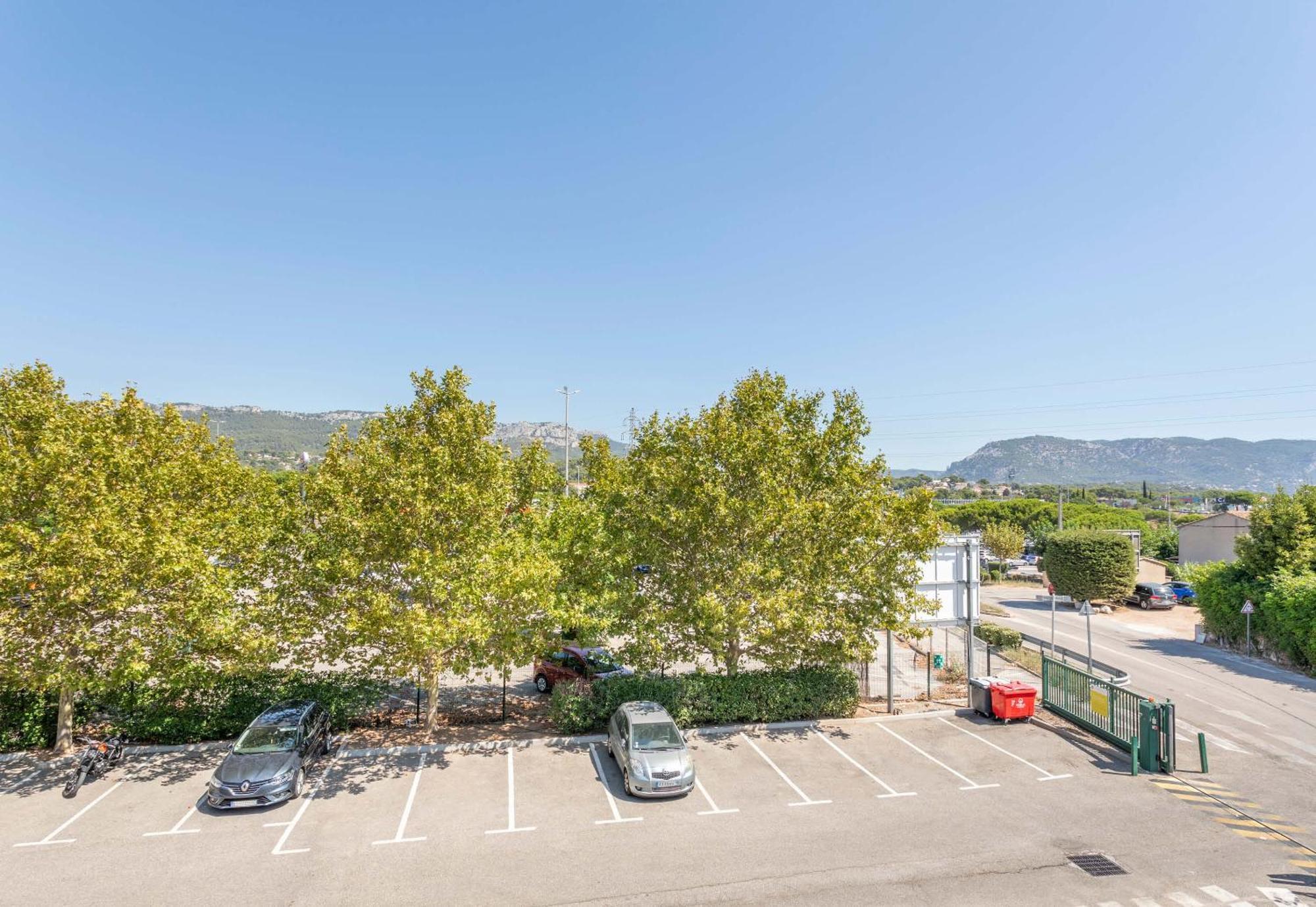 B&B Hotel Toulon Ольюль Екстер'єр фото