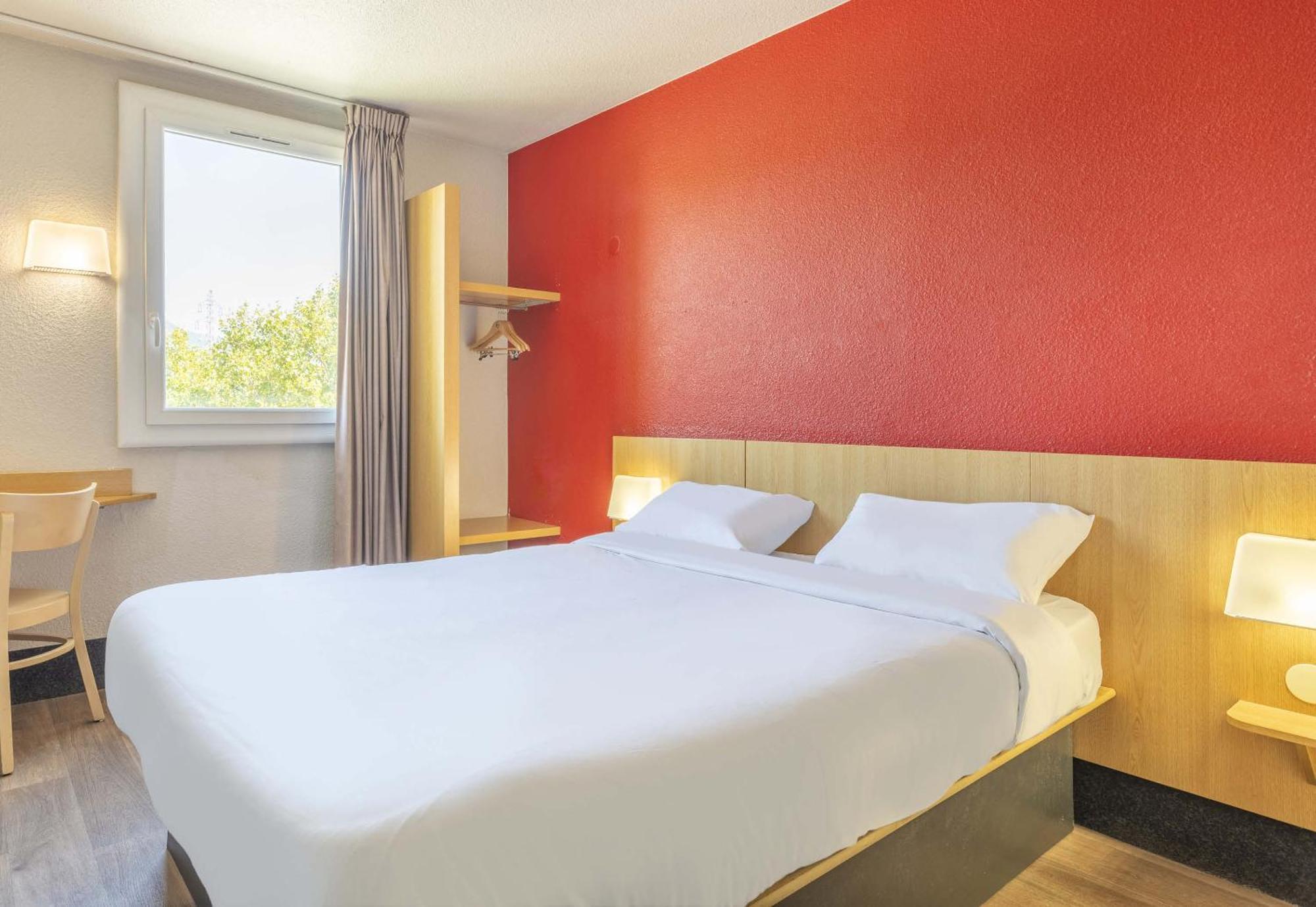B&B Hotel Toulon Ольюль Екстер'єр фото