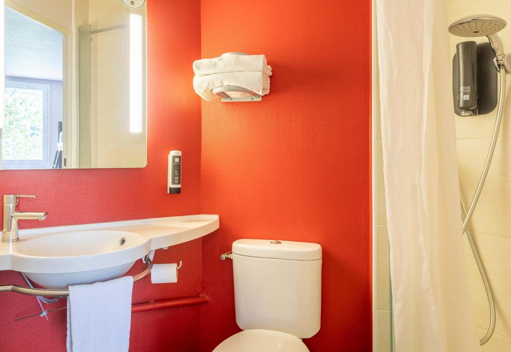 B&B Hotel Toulon Ольюль Екстер'єр фото