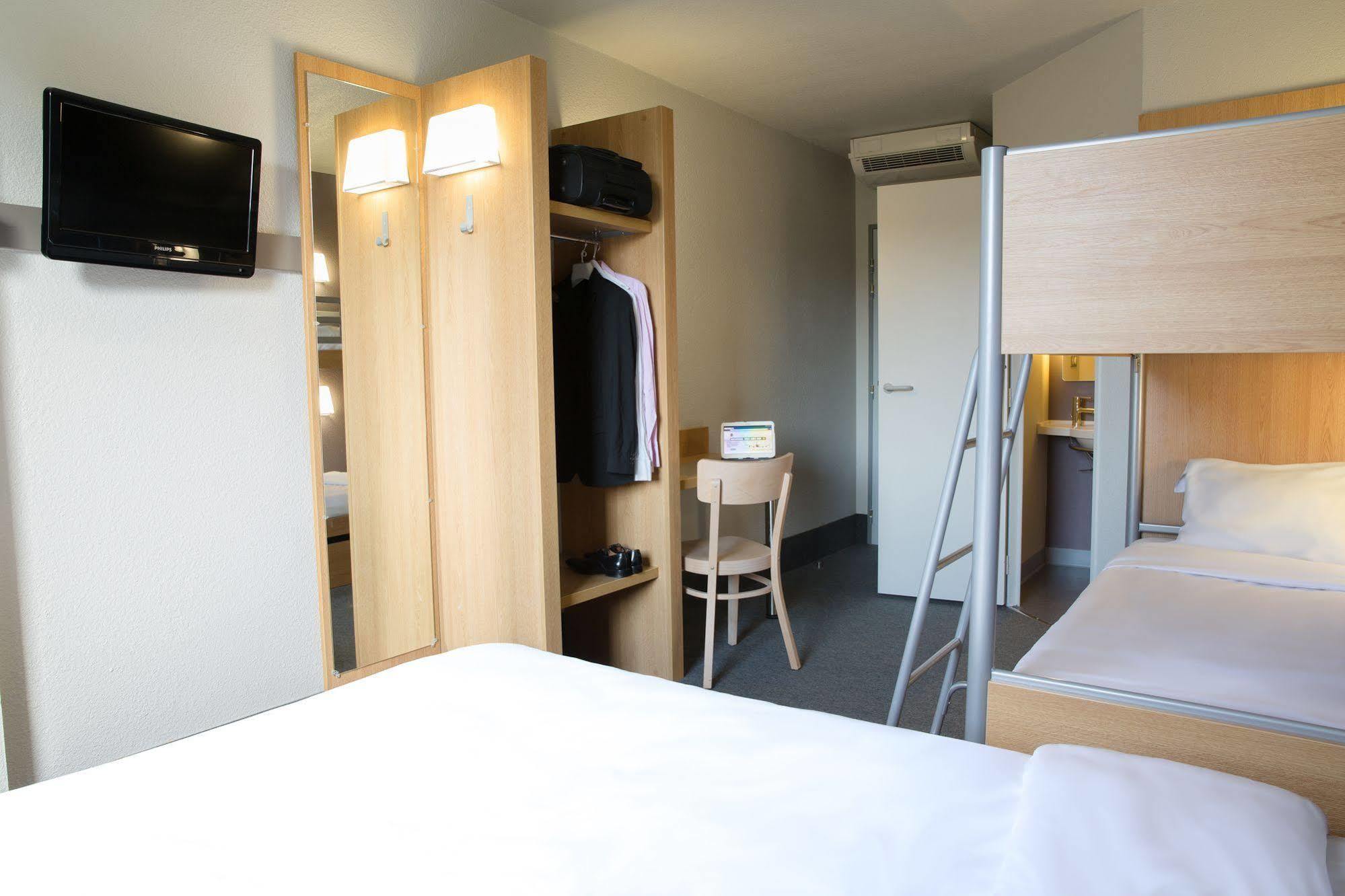 B&B Hotel Toulon Ольюль Екстер'єр фото