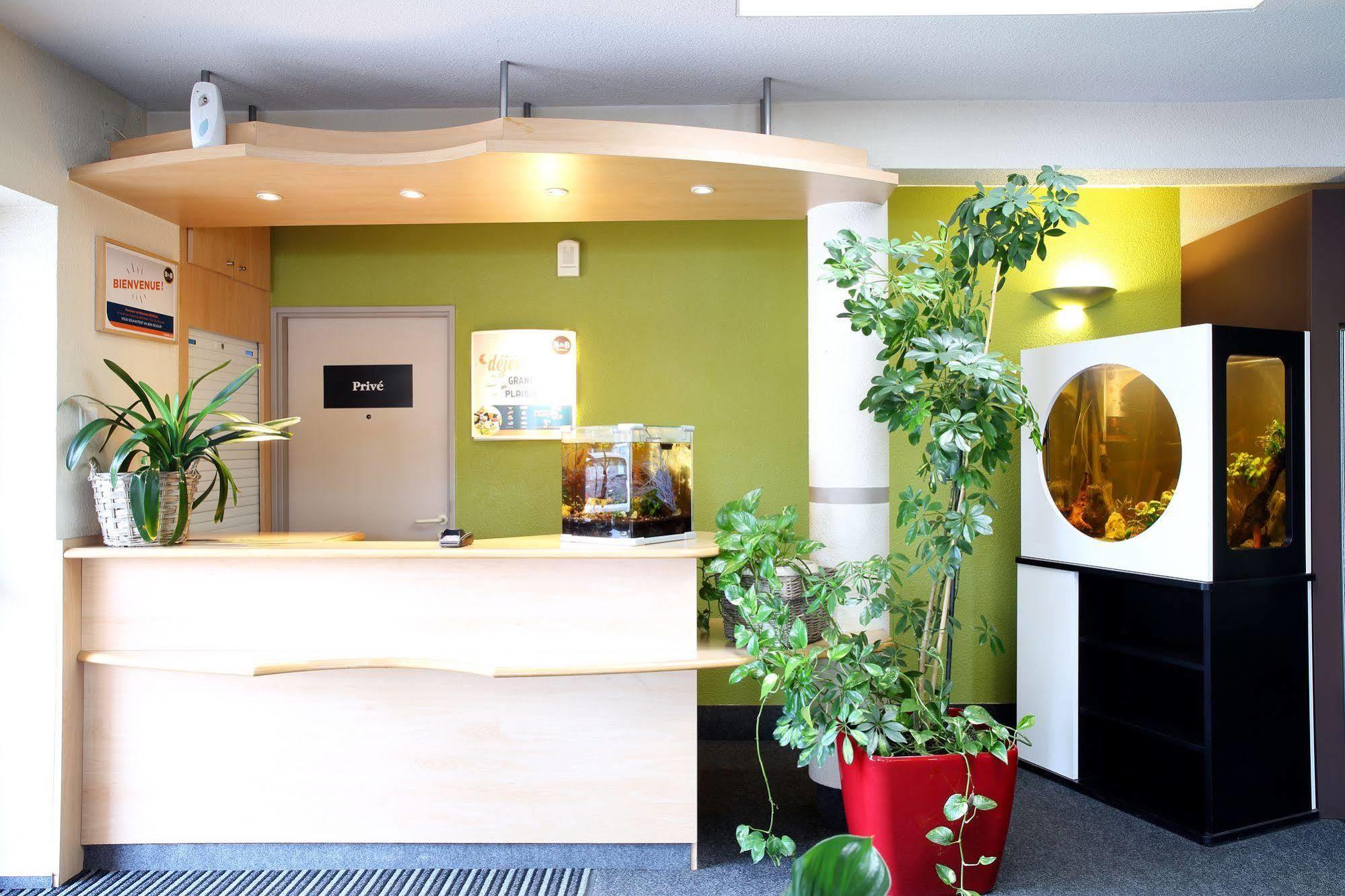 B&B Hotel Toulon Ольюль Екстер'єр фото