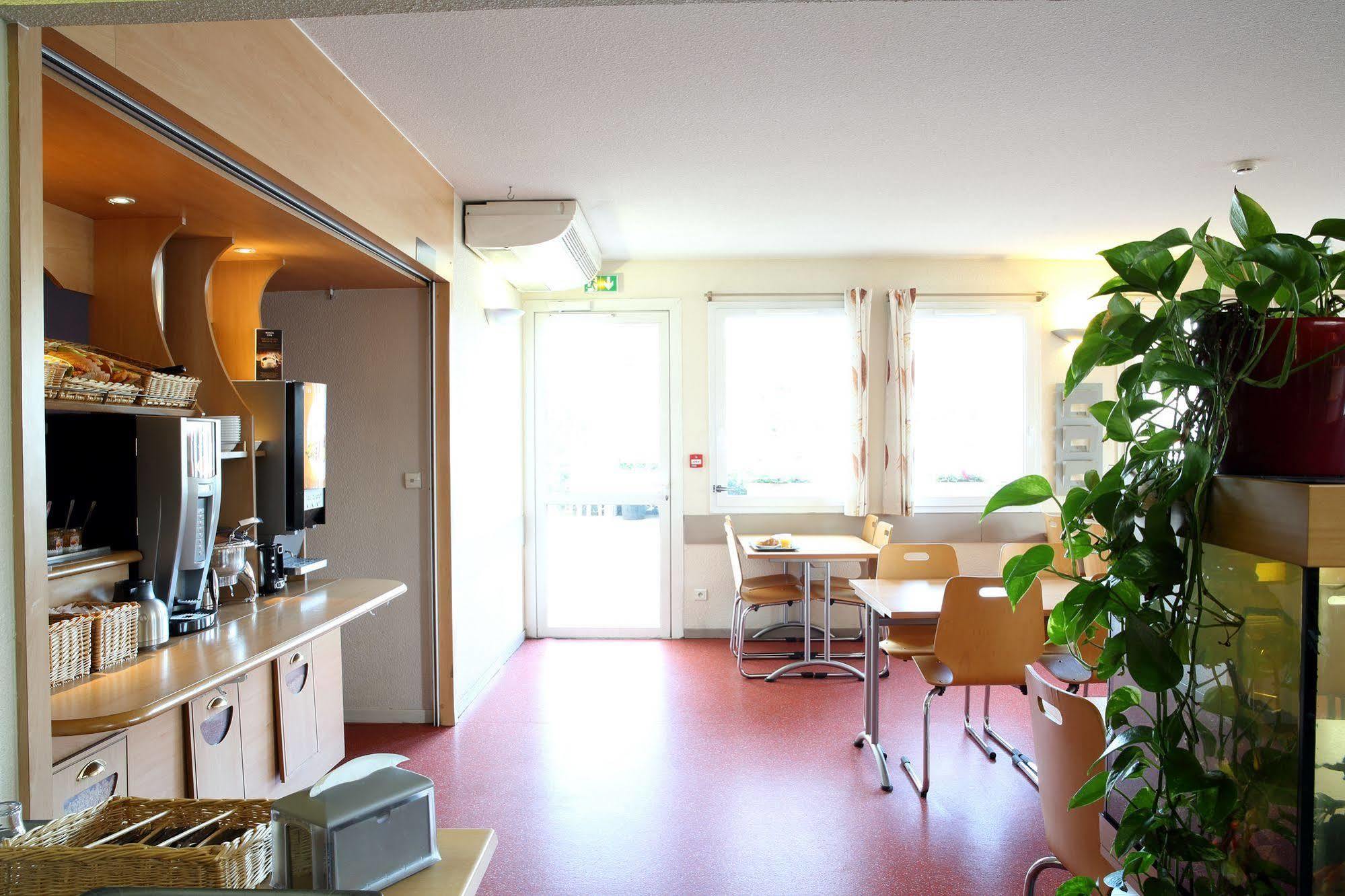 B&B Hotel Toulon Ольюль Екстер'єр фото