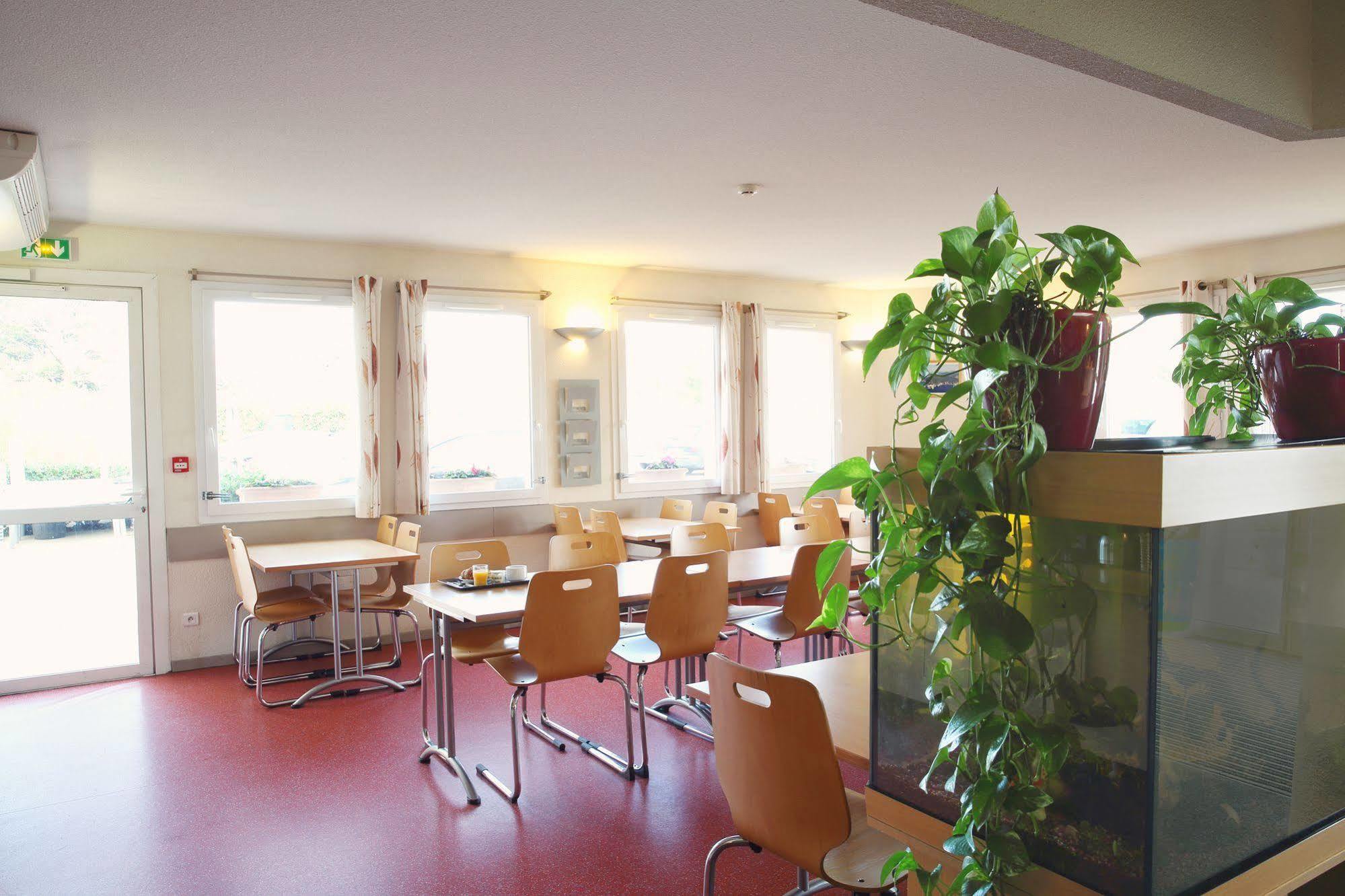 B&B Hotel Toulon Ольюль Екстер'єр фото