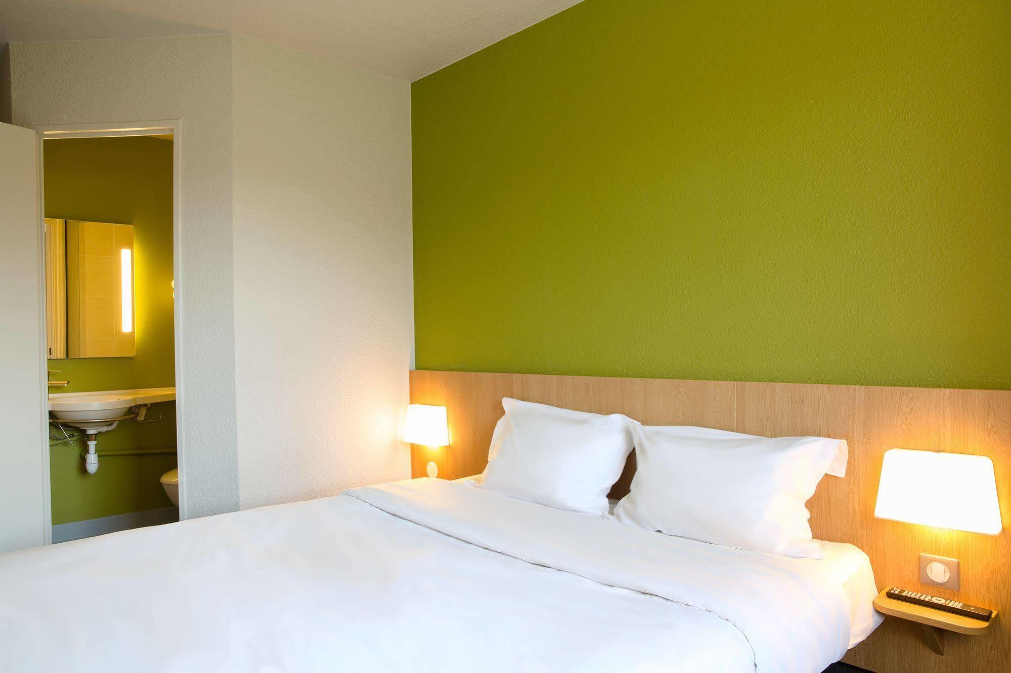 B&B Hotel Toulon Ольюль Екстер'єр фото